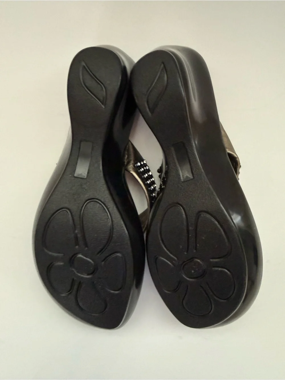 Athena Alexander Cooper Silver Rhinestone Wedge Flip Flops Sandals 8.5 NWT
